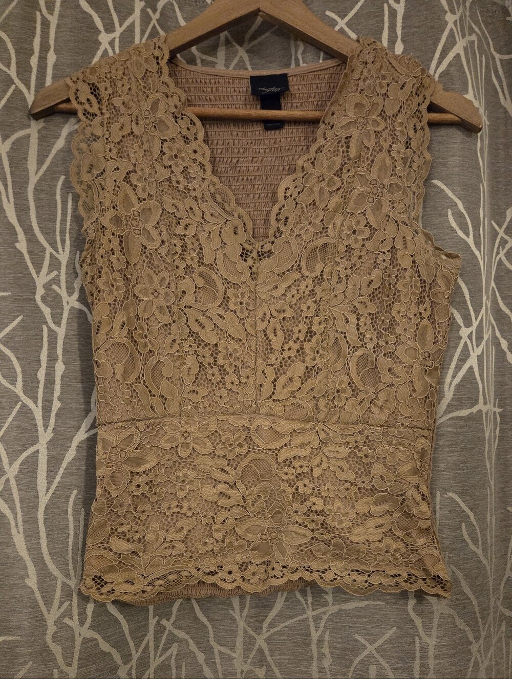 Daytrip Beige Lace V-Neck Smocked Tank. Size M